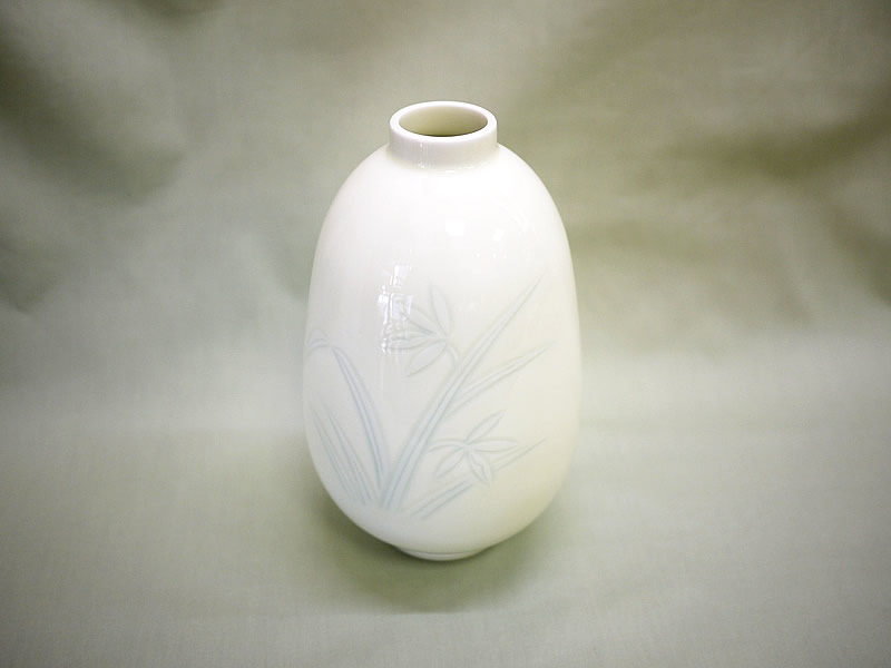 黄釉蘭彫文花瓶